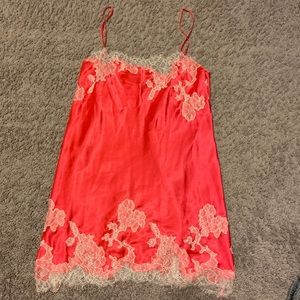 Victoria’s Secret chemise slip S